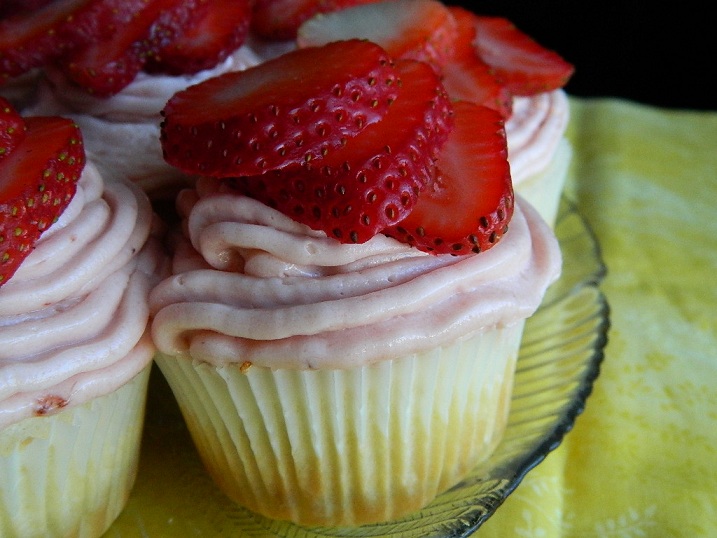 Low-Fat Vanilla Cupcakes with Strawberry Buttercream Frosting