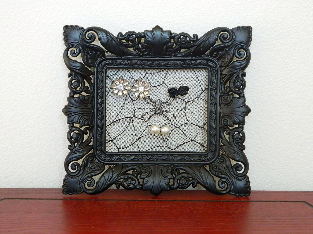 Tattooed Martha - Lace Picture Frame Holder (4)