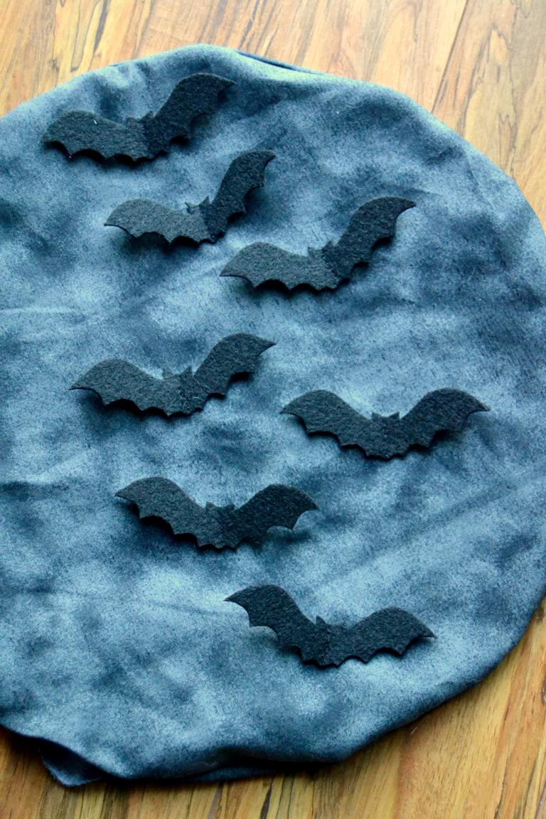Tattooed Martha - DIY Moon and Bats Throw Pillow (5)